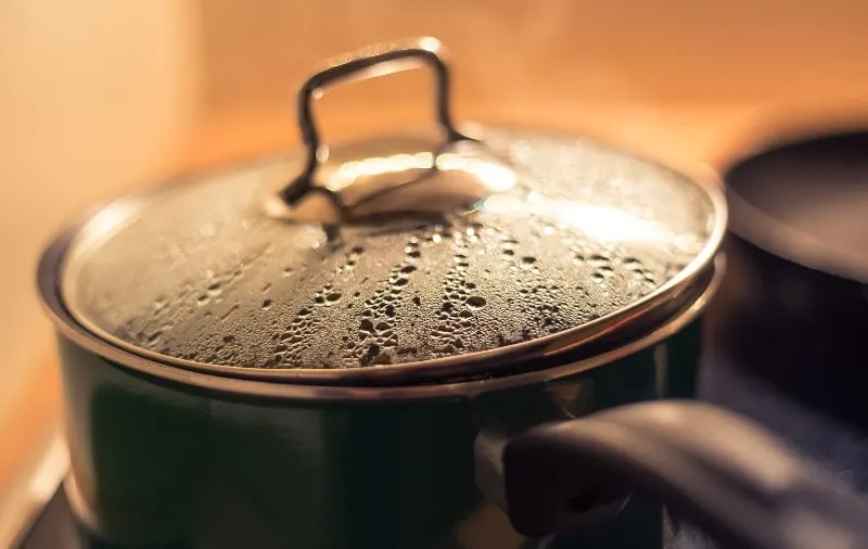 Should You Cover The Pot When Boiling Pasta?